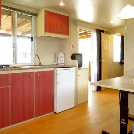 بيت للعطل Punta Navaccia Mobilhome *